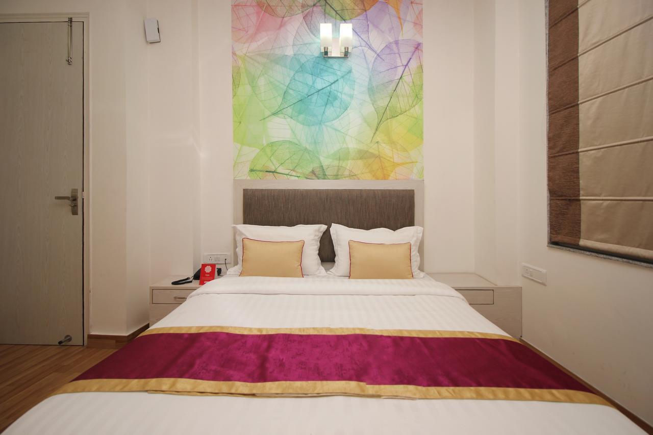 Hotel Nanak Residency Ню Делхи Екстериор снимка